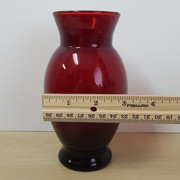 Red Glass Vase - Picture 3 of 7